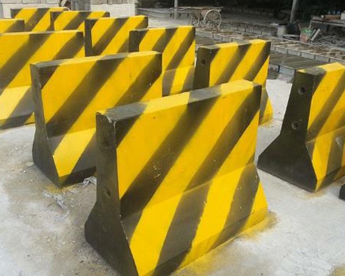 馬路隔離墩